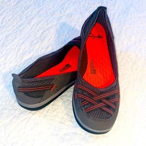 Clarks Privo Flats Coral/Gray Size 10M